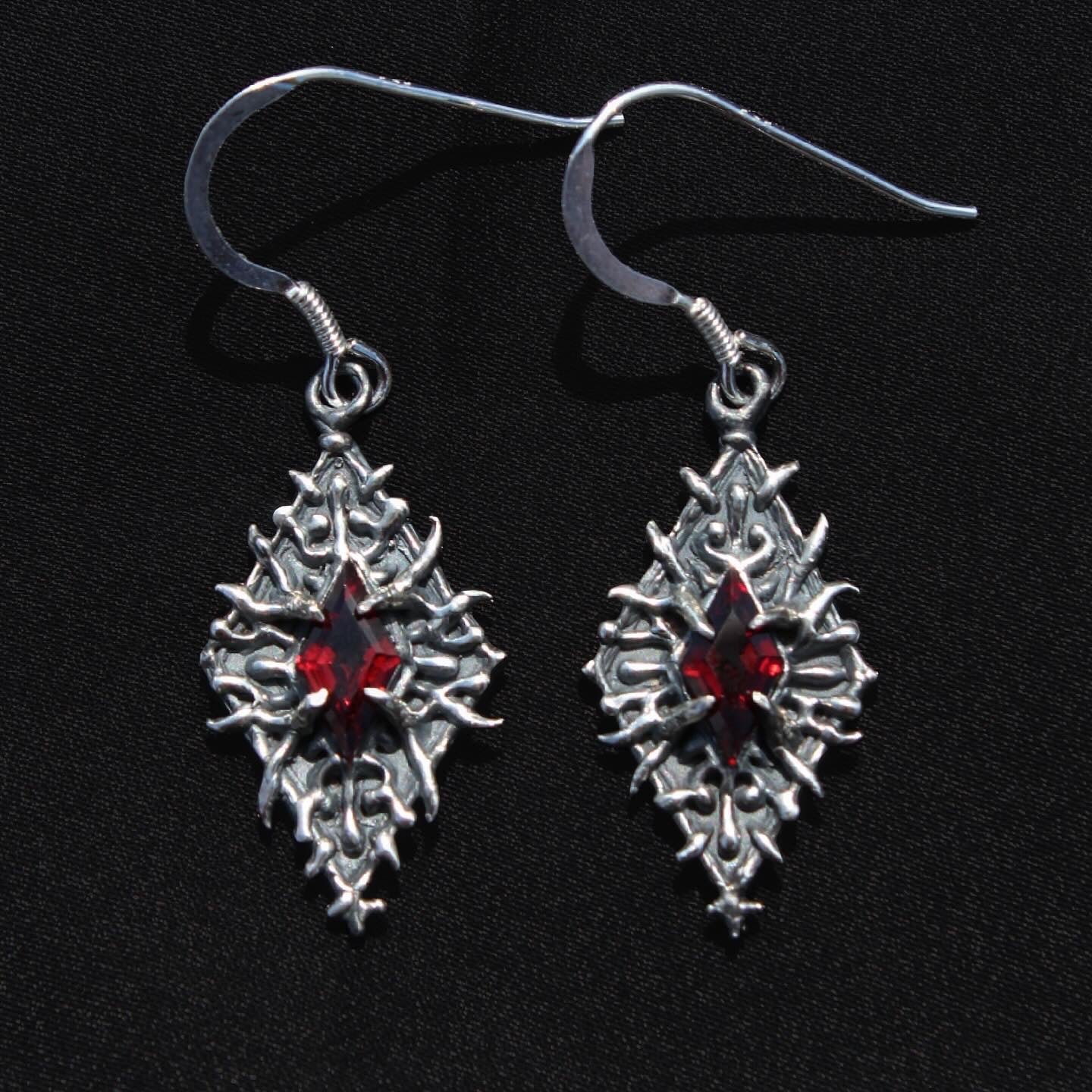 Garnet shadow Earrings